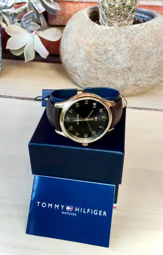 Reloj Tommy Hilfiger Negro/Dorado, Hombre.