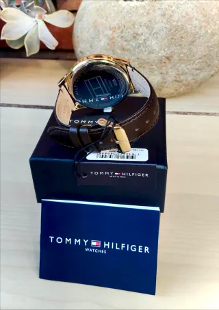 Reloj Tommy Hilfiger Negro/Dorado, Hombre.