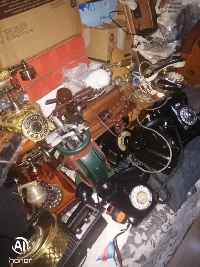 Lotto di telefoni antichi 40 pezzi 2.000€