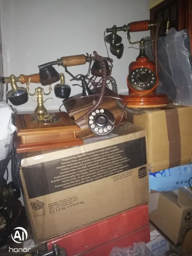 Lotto di telefoni antichi 40 pezzi 2.000€