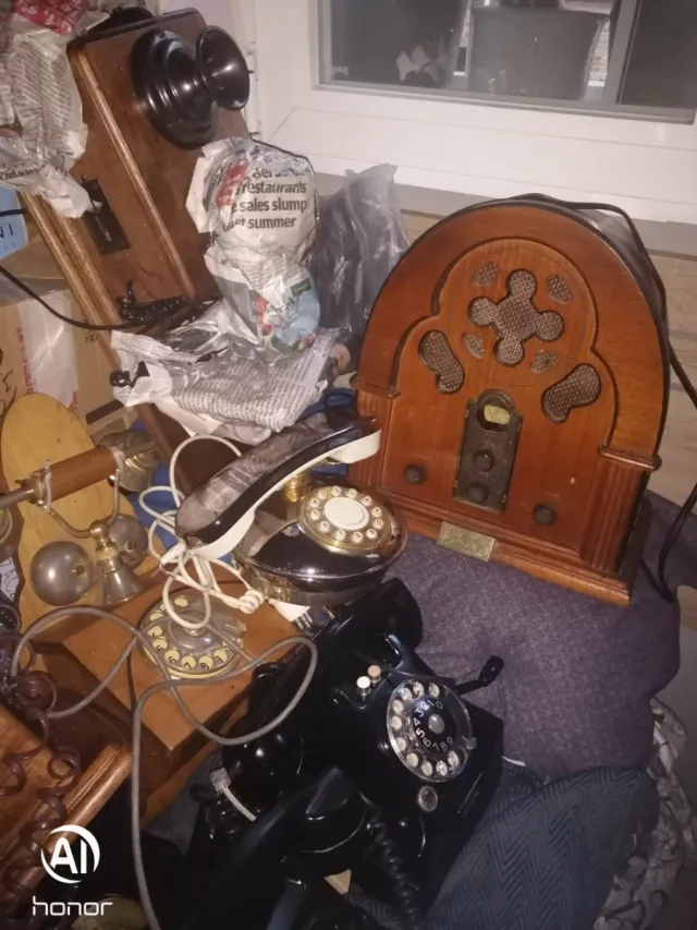 Lotto di telefoni antichi 40 pezzi 2.000€