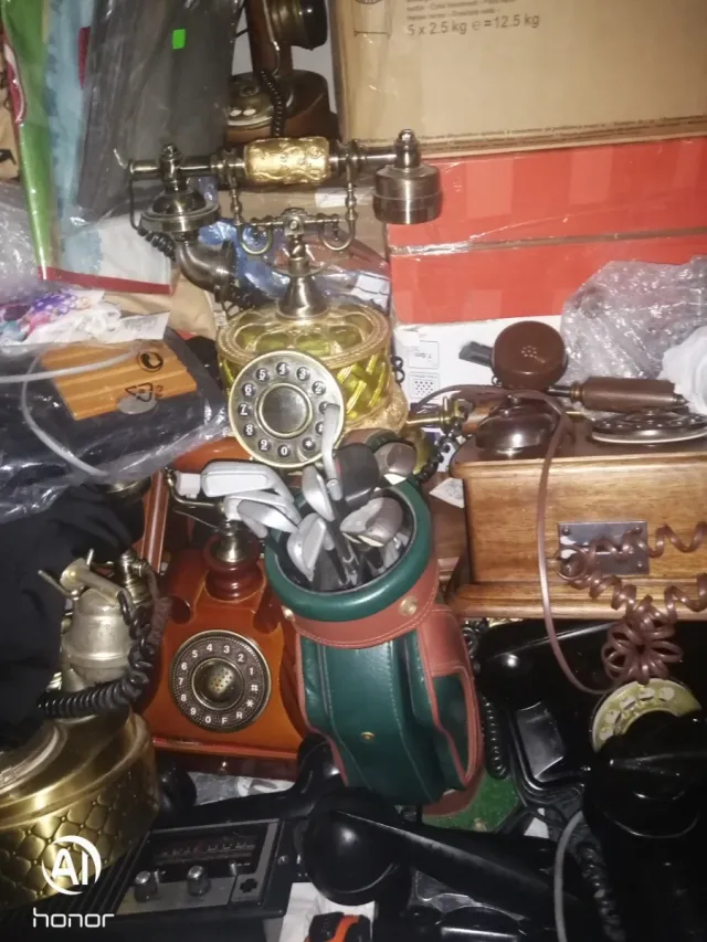 Lotto di telefoni antichi 40 pezzi 2.000€