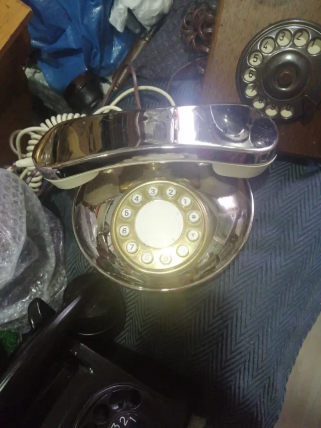 Lotto di telefoni antichi 40 pezzi 2.000€