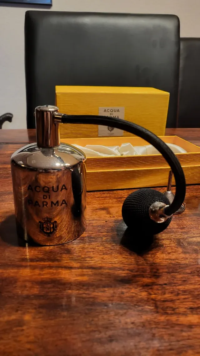 Botella y dosificador Acqua di Parma