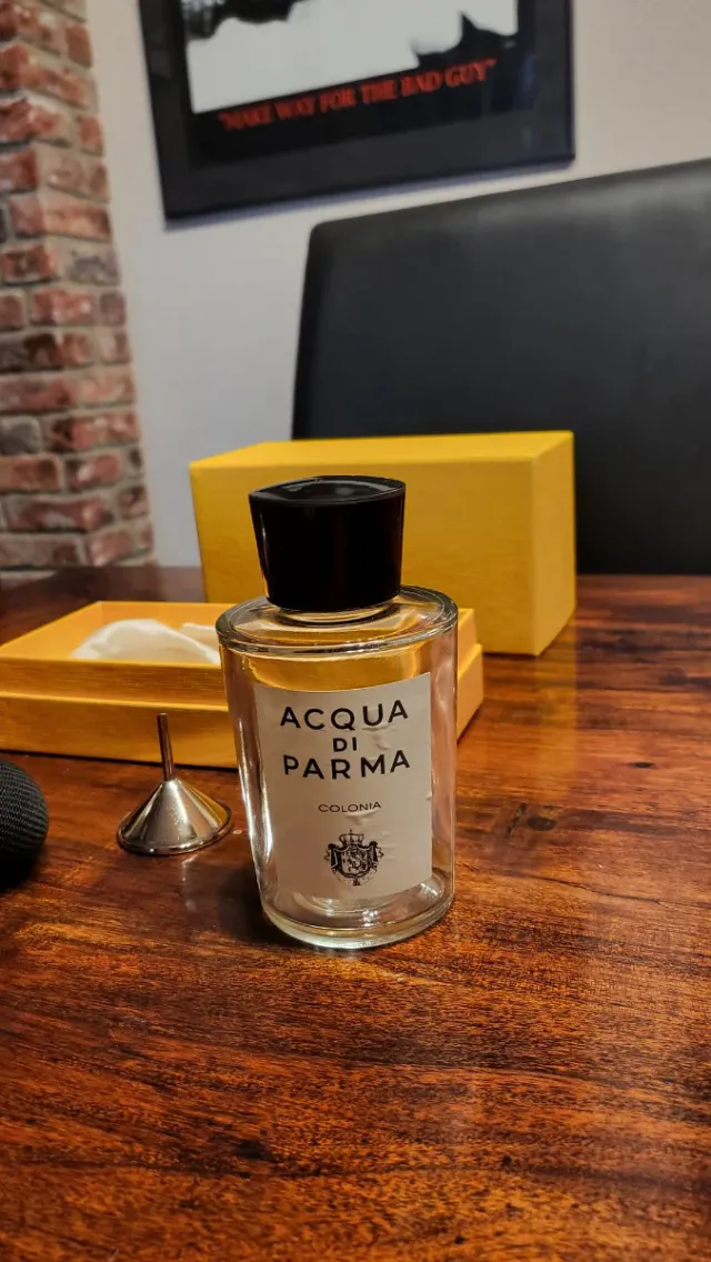 Botella y dosificador Acqua di Parma