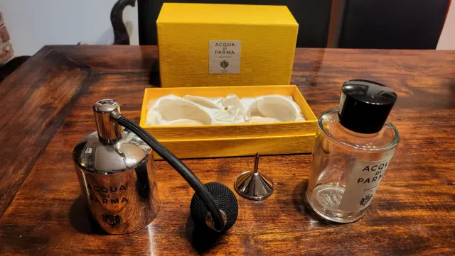 Botella y dosificador Acqua di Parma