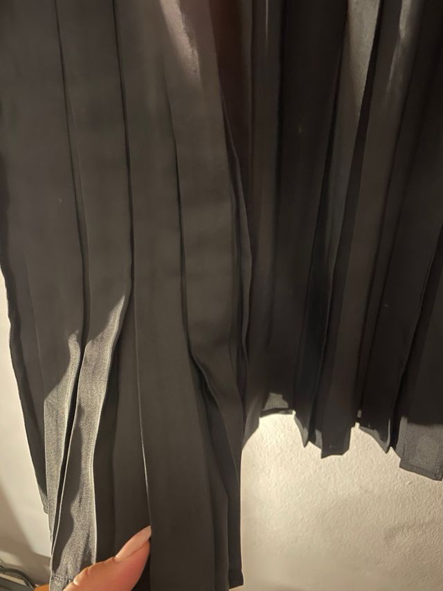 Saia preta plissada Veste: (S/M)