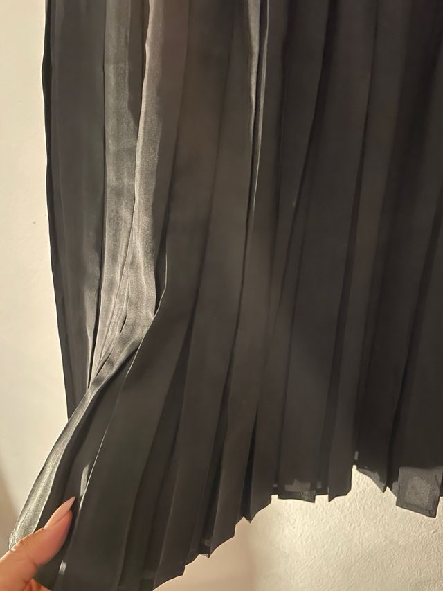 Saia preta plissada Veste: (S/M)