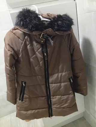 Chaquetón Zara Marrón con Capucha y Pelo
