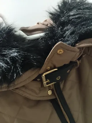Chaquetón Zara Marrón con Capucha y Pelo