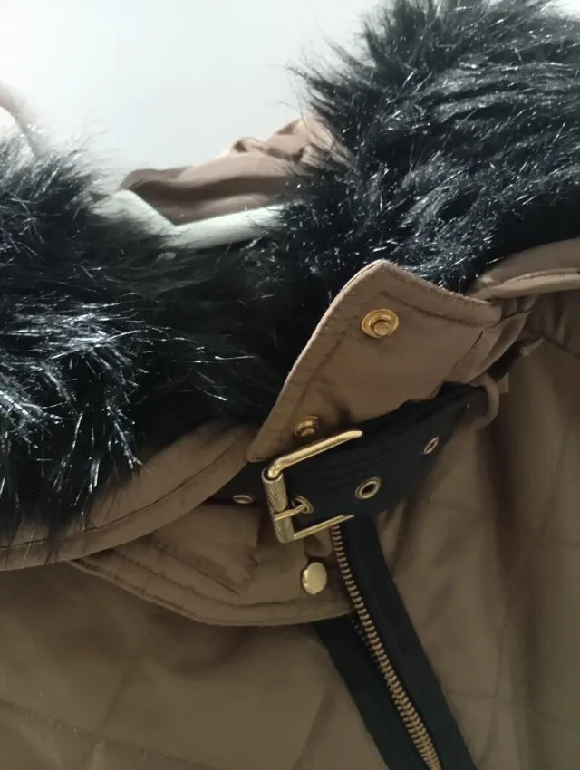 Chaquetón Zara Marrón con Capucha y Pelo