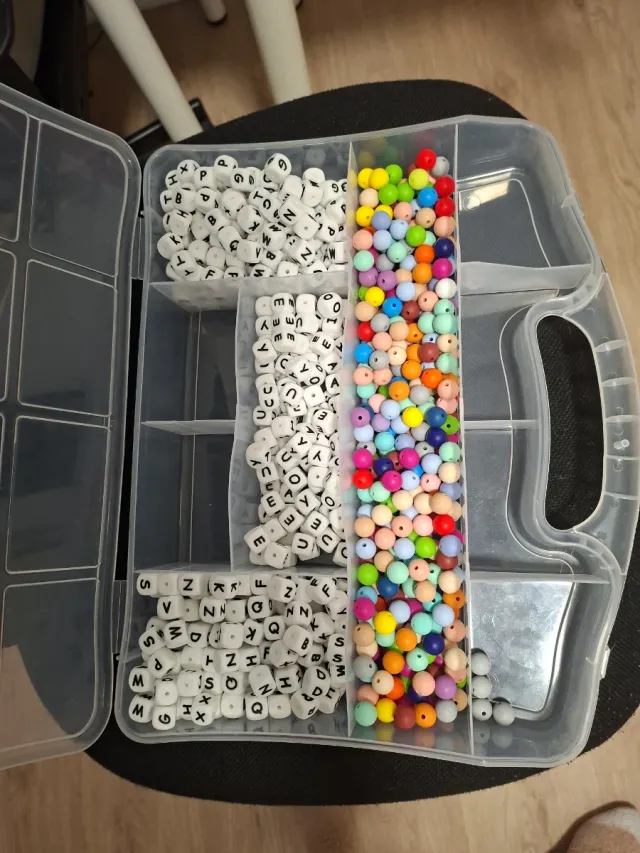 Cuentas y Abalorios Letras Chupetero