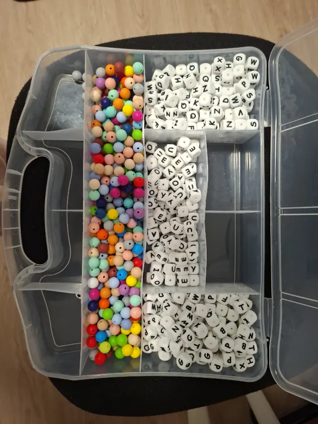 Cuentas y Abalorios Letras Chupetero