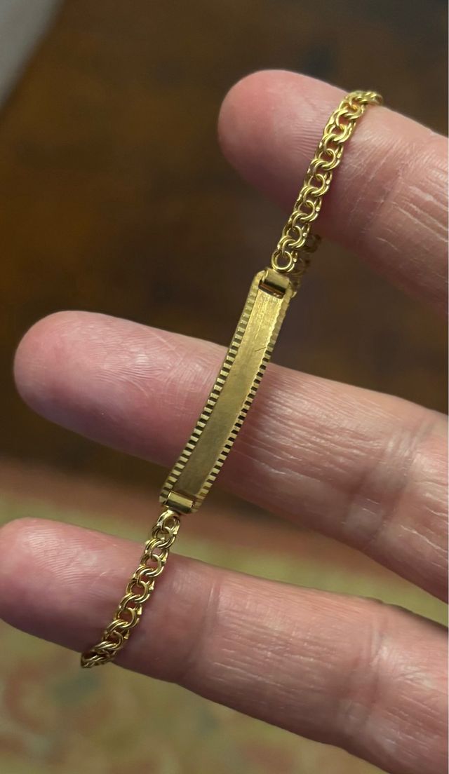 Pulsera de oro con placa