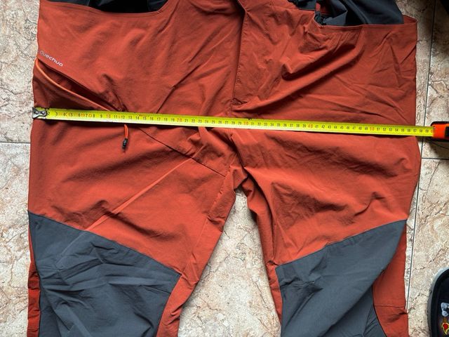 Pantalón Montaña Hombre Quechua Rojo/Negro