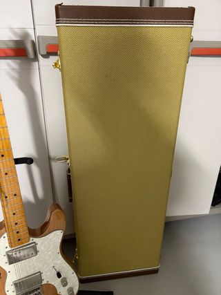 Guitarra vendida solo en venta la maleta