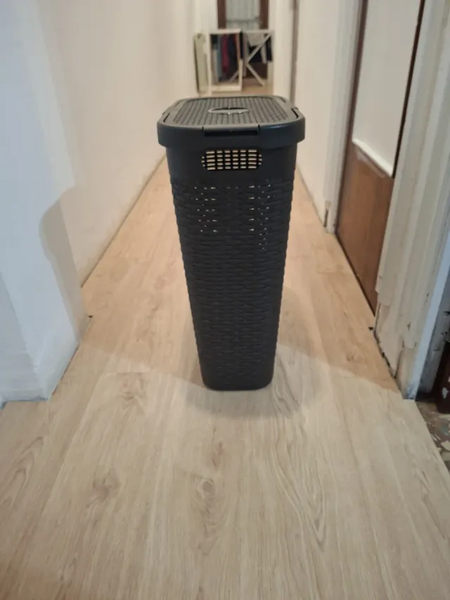 Cesto de ropa sucia de plástico