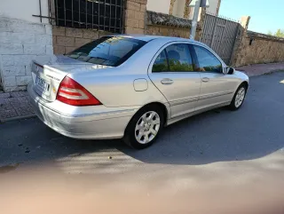 Mercedes-Benz Clase C 2004