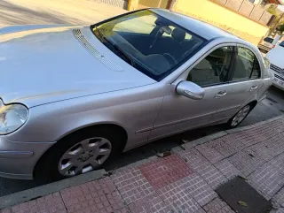 Mercedes-Benz Clase C 2004