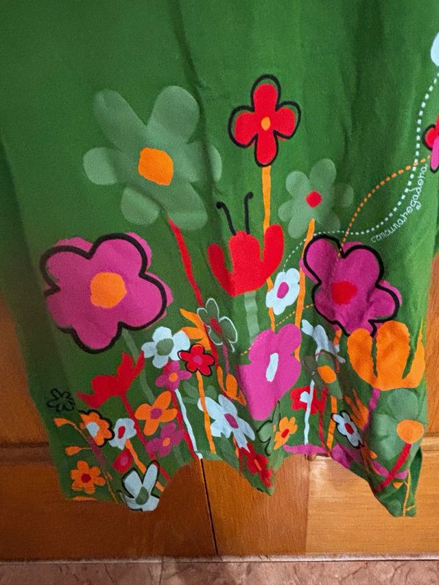 Camiseta verde estampada flores talla L