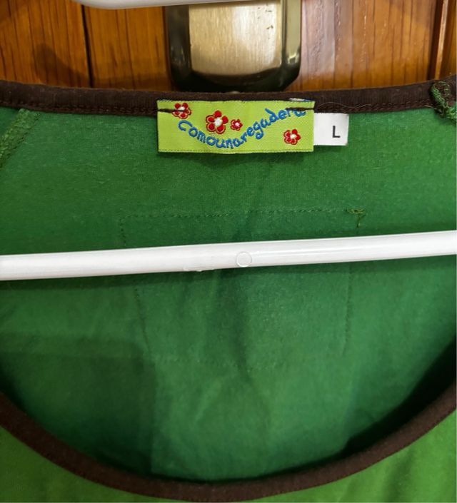 Camiseta verde estampada flores talla L