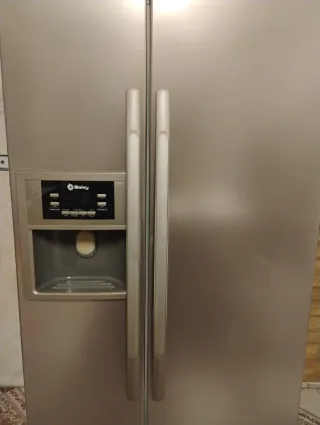 Frigorífico Americano Balay. NO FUNCIONA
