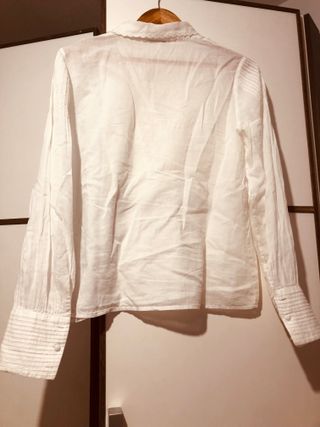 Blusa blanca con encaje