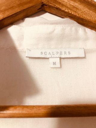 Blusa blanca con encaje