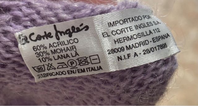 Chaqueta de punto morada con volantes