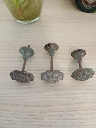 3 Tiradores antiguos metal flor