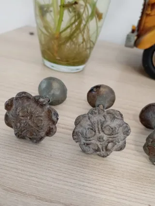 3 Tiradores antiguos metal flor