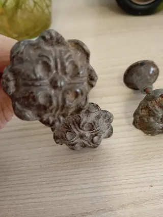 3 Tiradores antiguos metal flor