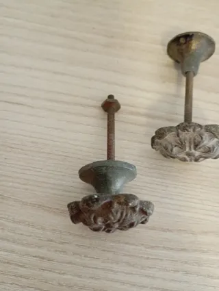 3 Tiradores antiguos metal flor