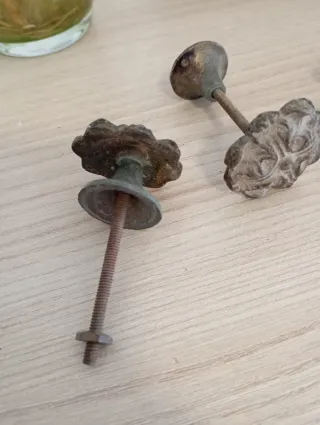 3 Tiradores antiguos metal flor