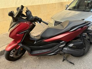 Moto Honda Forza Roja