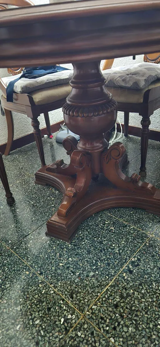 Mesa e 4 cadeiras antigas de madeira, BARCELONA