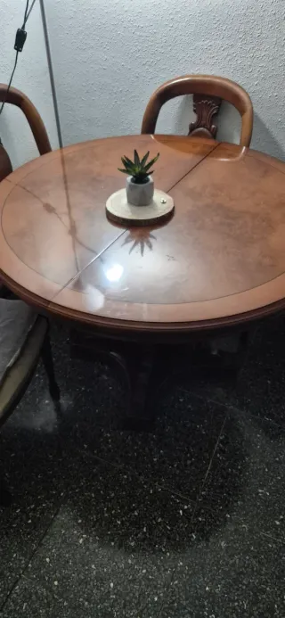 Mesa y 4 sillas antiguas de madera,BARCELONA