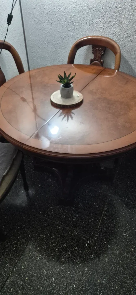 Mesa e 4 cadeiras antigas de madeira, BARCELONA