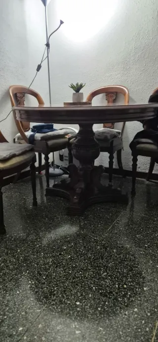 Mesa y 4 sillas antiguas de madera,BARCELONA