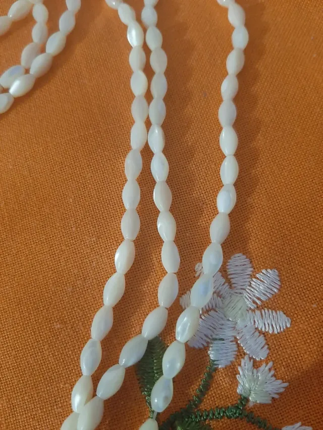 Collana 3 fili perline a forma di riso in madreper