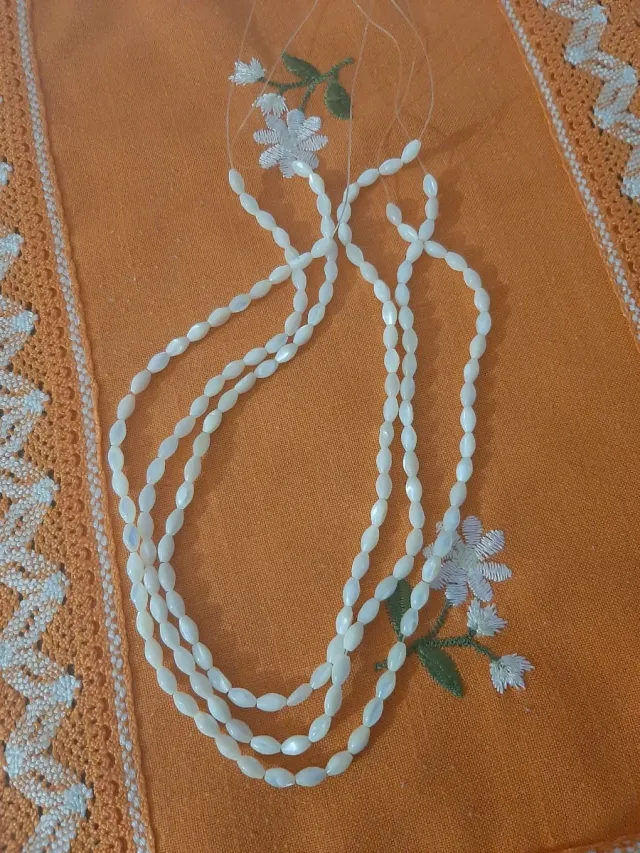 Collana 3 fili perline a forma di riso in madreper