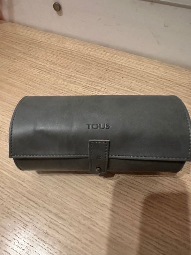 Portagioie Tous grigio e scarpa dkny