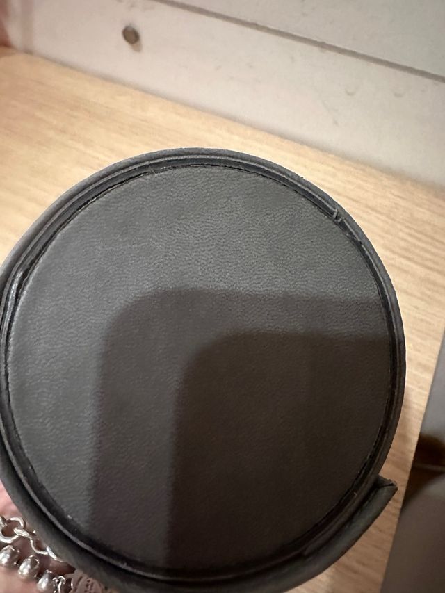 Portagioie Tous grigio e scarpa dkny