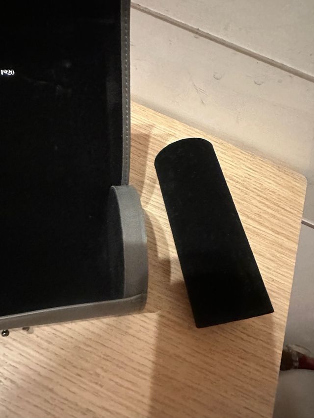 Portagioie Tous grigio e scarpa dkny