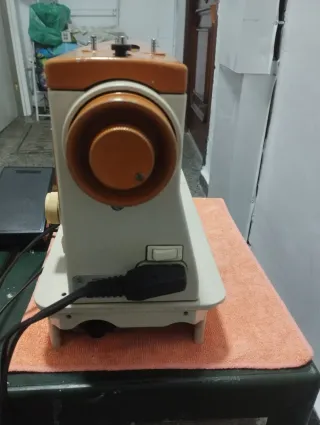 Máquina de coser Alfa 1860 Superautomática
