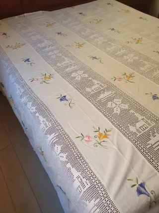 Coperta letto ricamata a mano
