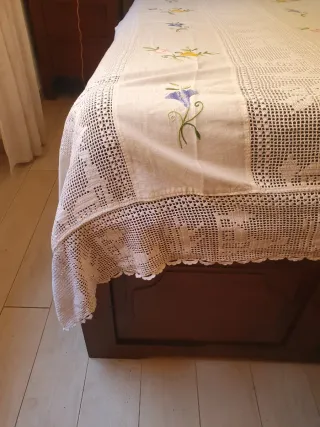 Coperta letto ricamata a mano