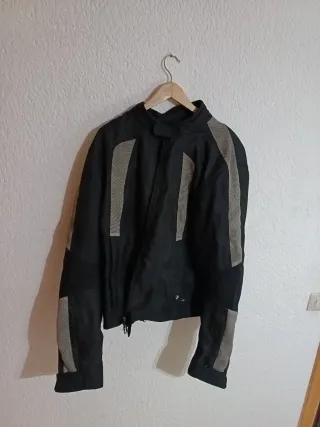 Chaqueta BMW Talla 118 Algo negociable