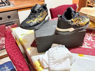 Scarpe Versace Jeans Couture nere e oro