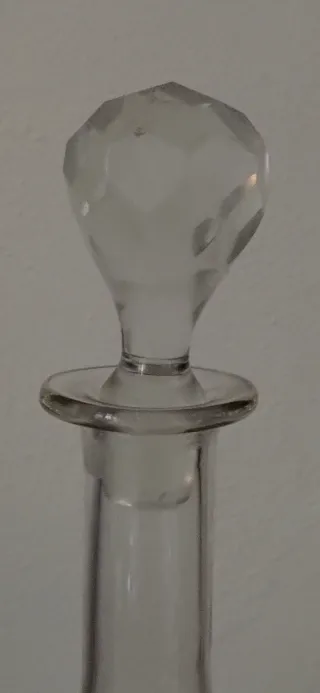 Bottiglia con tappo in vetro trasparente